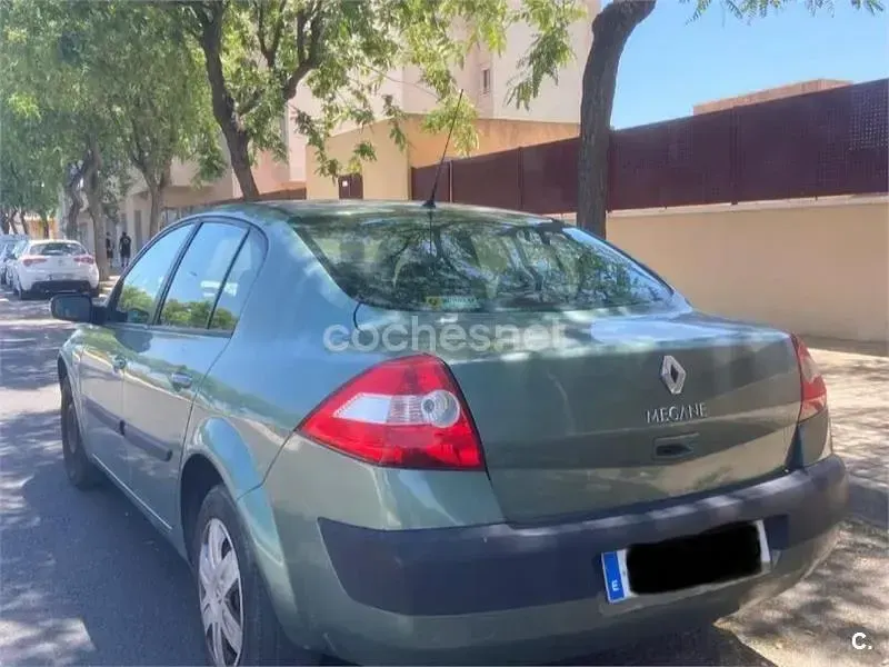 Usado Renault Mégane Authentique 115 CV (84 kW) 2005 Gris / plata Berlina