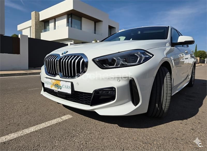 Blanco Usado 2022 BMW 118 Comfort Edition Utilitario | 29.490 € (Caro) - Imagen 1/4