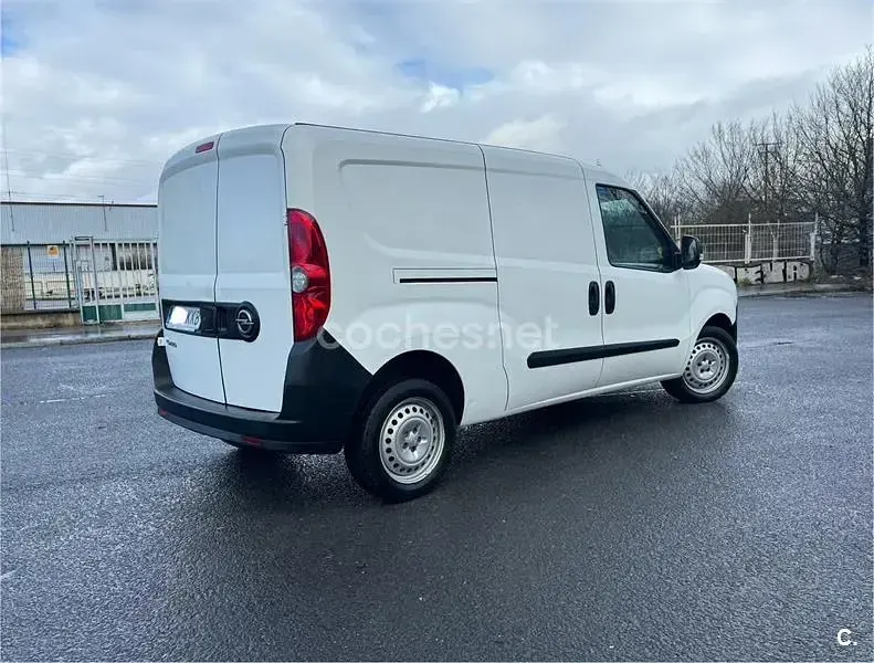 Usado Opel Combo 100 CV (73 kW) 2024 Blanco Monovolumen