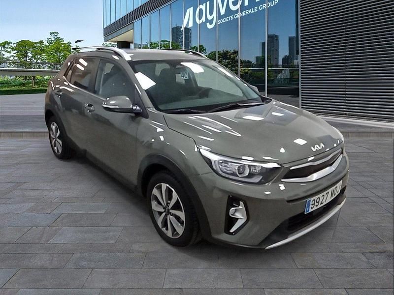 Usado Kia Stonic 120 CV (88 kW) 2023 Gris SUV