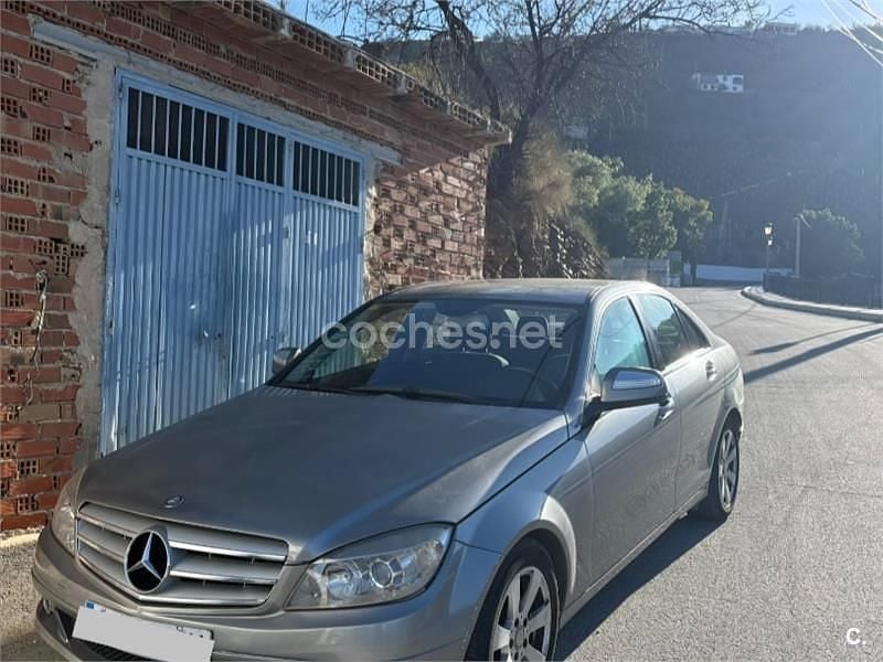 Usado Mercedes C200 Classic 122 CV (89 kW) 2008 Gris / plata Berlina