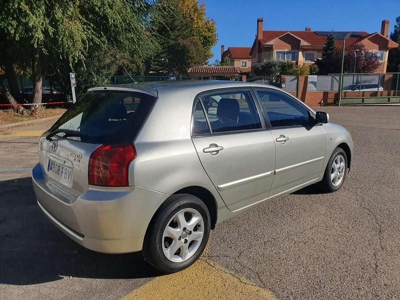 Usado Toyota Corolla Luna 90 CV (66 kW) 2006 Beige Utilitario
