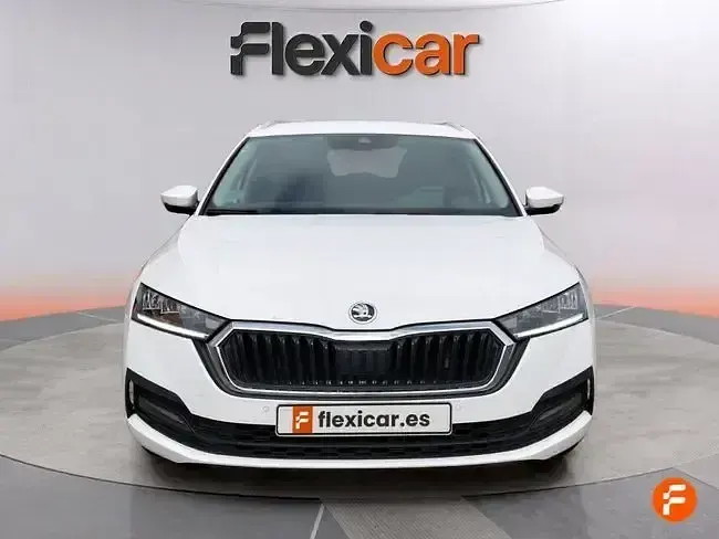 Usado Skoda Octavia Ambition 115 CV (84 kW) 2023 Blanco Familiar