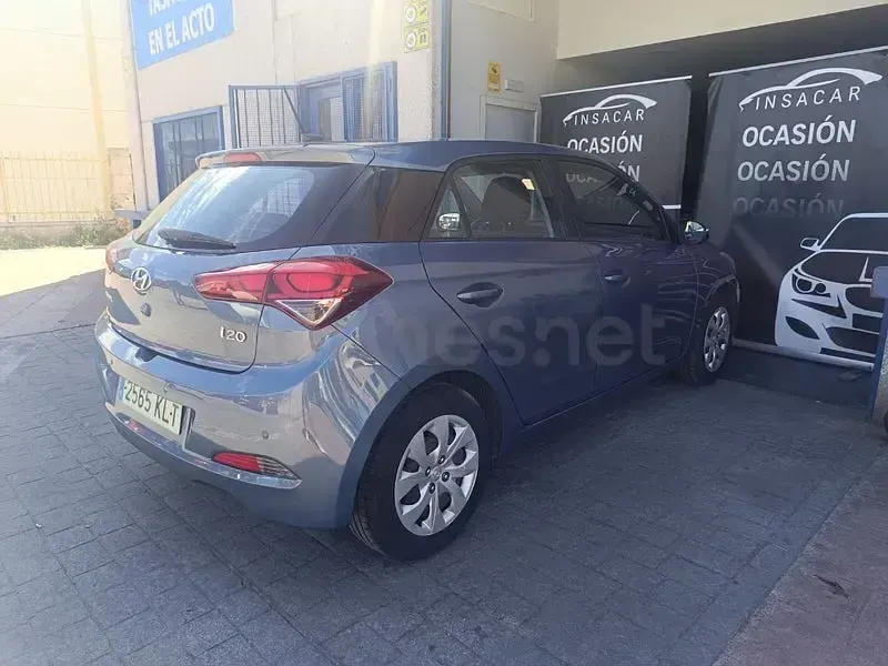 Usado Hyundai i20 84 CV (61 kW) 2018 Azul Berlina
