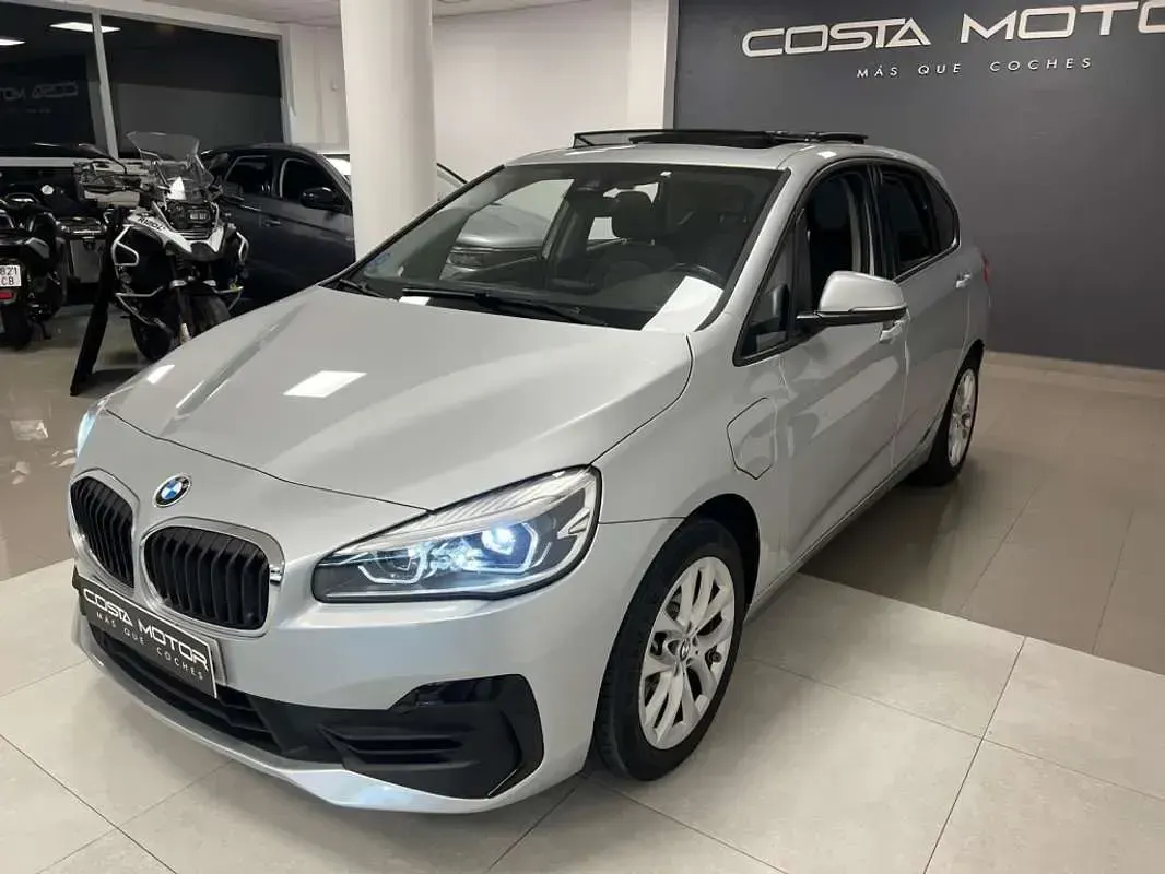 Usado BMW 225 Active Tourer iPerformance 224 CV (164 kW) 2019 Plateado Monovolumen