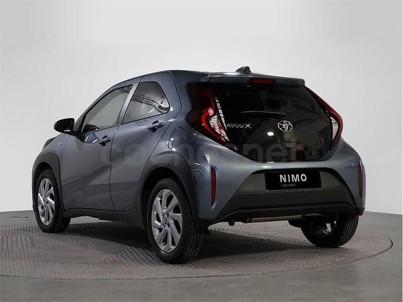 Usado Toyota Aygo X Play 72 CV (52 kW) 2025 Gris / plata SUV