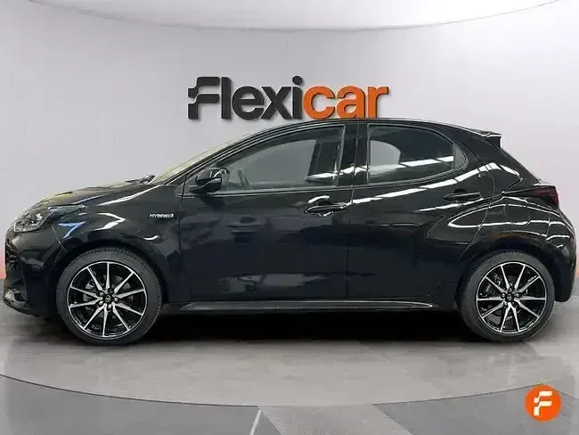 Usado Toyota Yaris Style 116 CV (85 kW) 2024 Negro Utilitario
