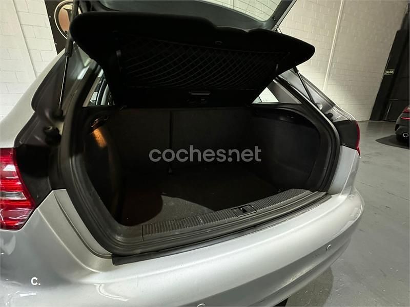 Usado Audi A3 Ambition 140 CV (102 kW) 2010 Gris / plata Utilitario