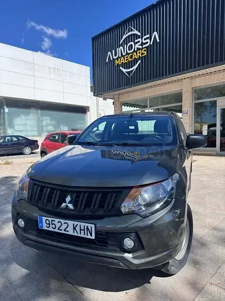 Usado Mitsubishi L200 154 CV (113 kW) 2018 Verde Pickup/Camioneta