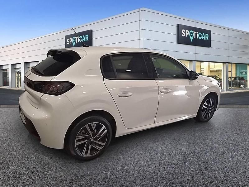 Usado Peugeot 208 Allure 100 CV (73 kW) 2023 Blanco Utilitario