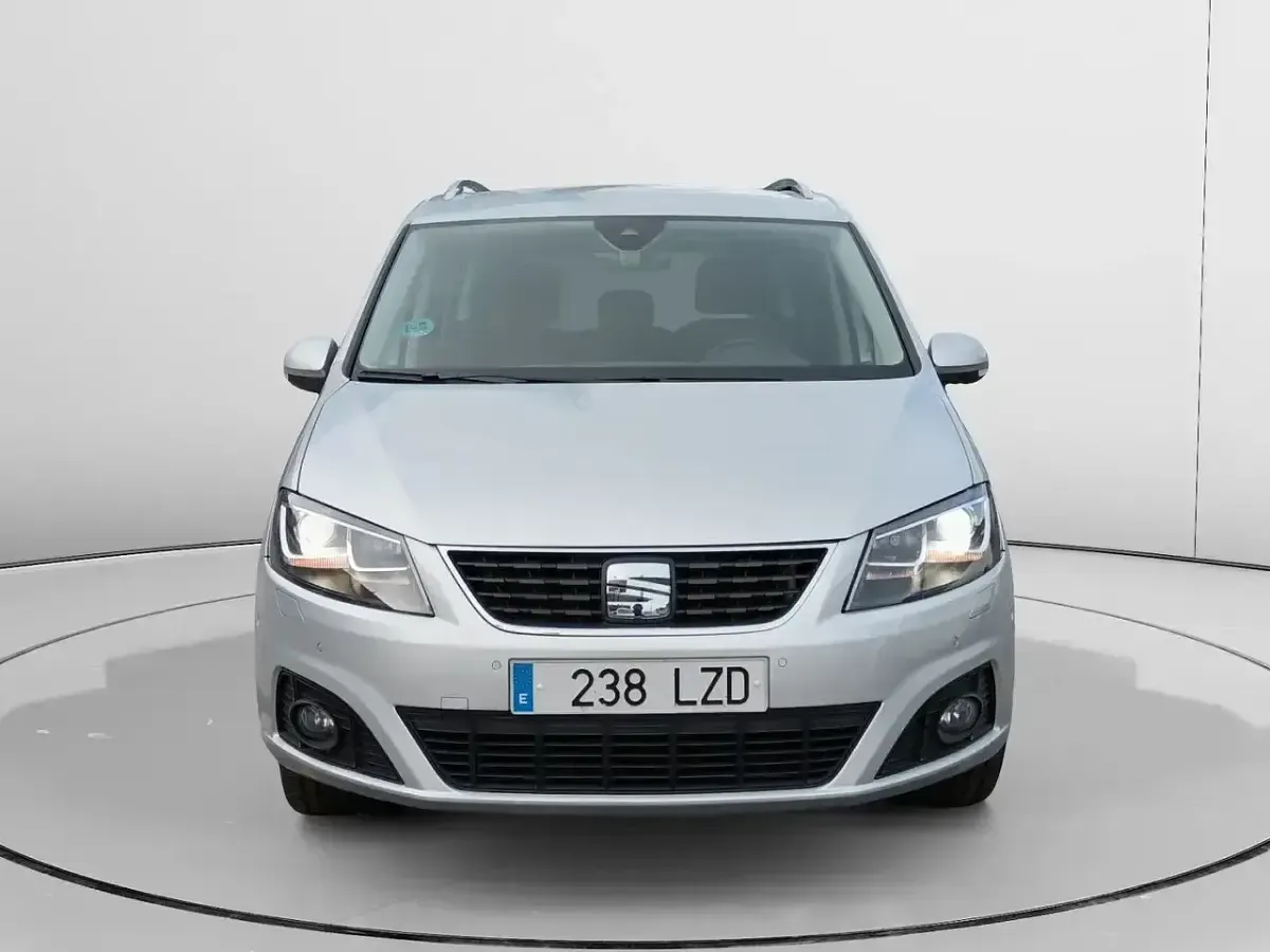 Usado Seat Alhambra XCELLENCE 150 CV (110 kW) 2022 Gris Monovolumen