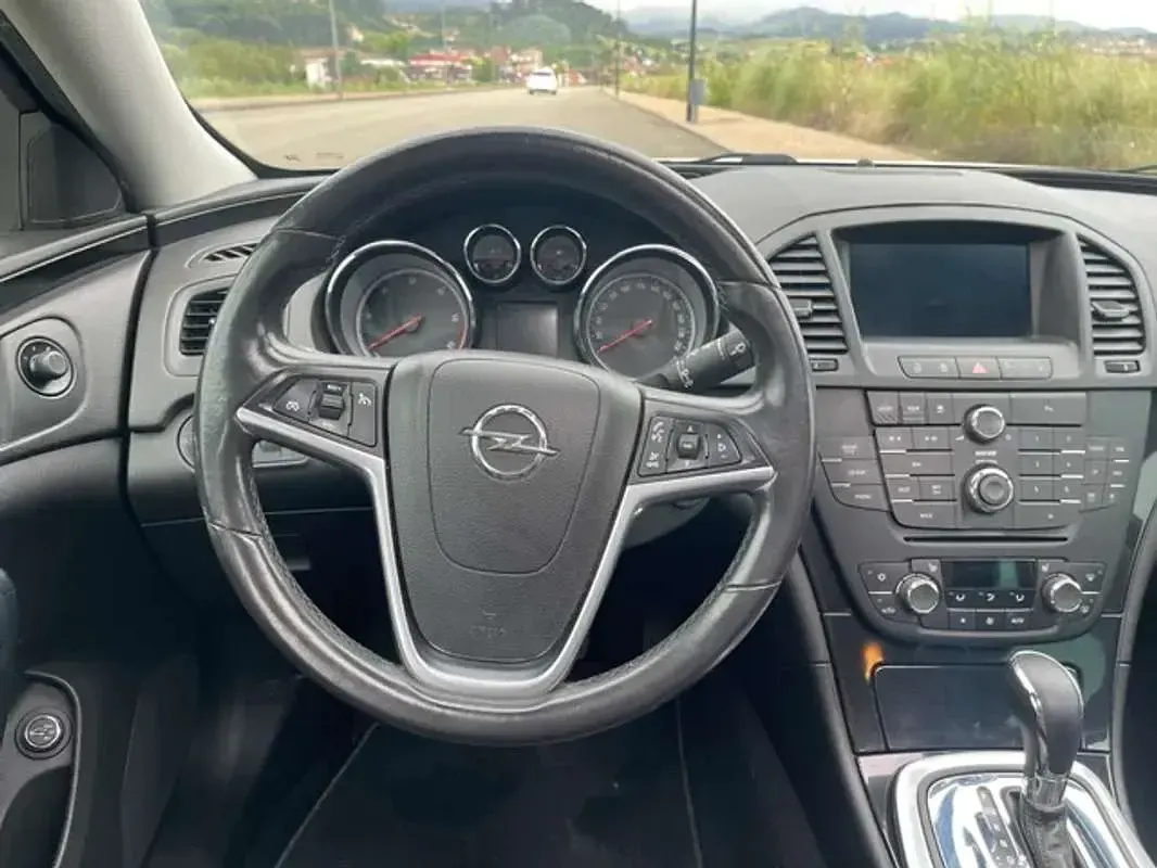 Usado Opel Insignia Excellence 160 CV (117 kW) 2012 Beige Familiar