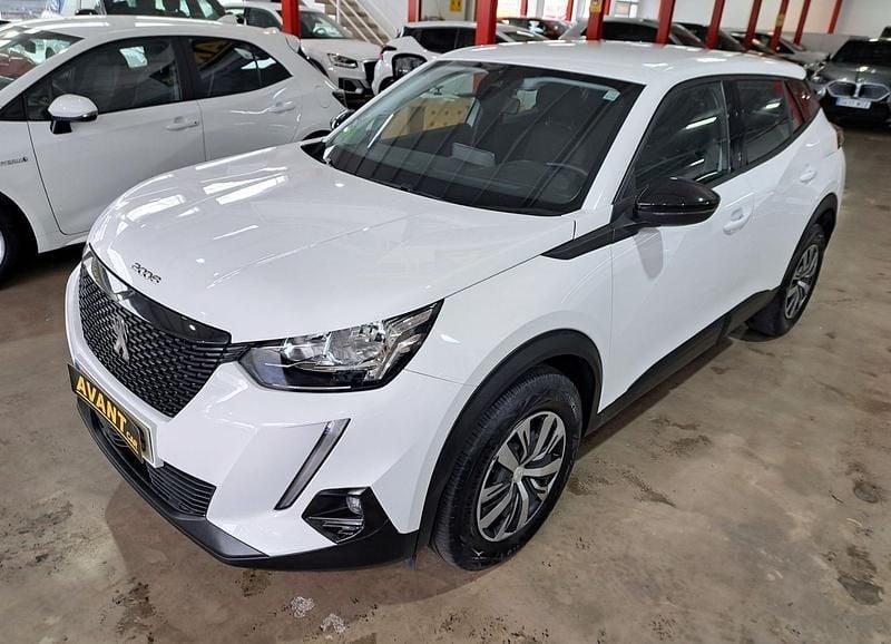 Usado Peugeot 2008 Active 100 CV (73 kW) 2021 Blanco SUV