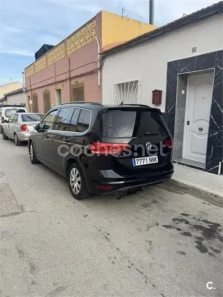 Usado VW Touran Advance 150 CV (110 kW) 2018 Negro Monovolumen
