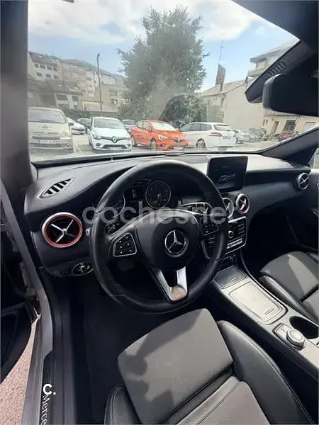 Usado Mercedes GLA180 AMG line 122 CV (89 kW) 2018 Gris / plata SUV