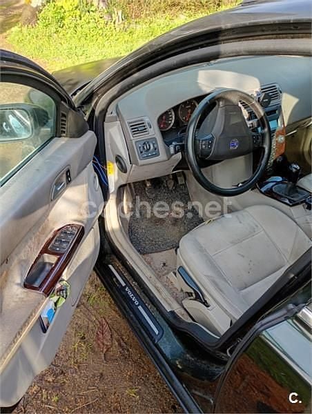 Usado Volvo V50 Momentum 136 CV (100 kW) 2005 Verde Familiar