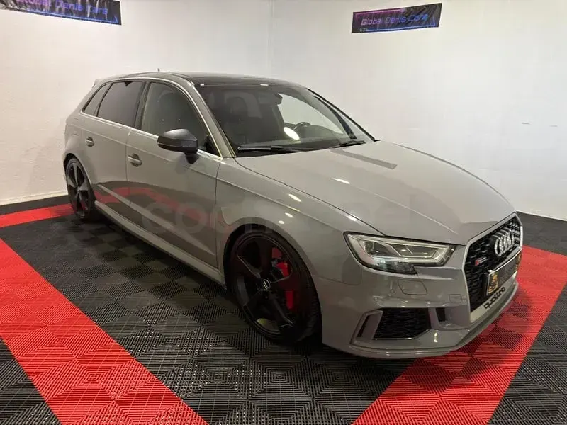 Usado Audi RS3 400 CV (294 kW) 2018 Gris / plata Berlina