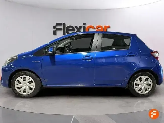 Używany Toyota Yaris Hybrid Business Edition 116 KM (85 kW) 2020 Niebieski