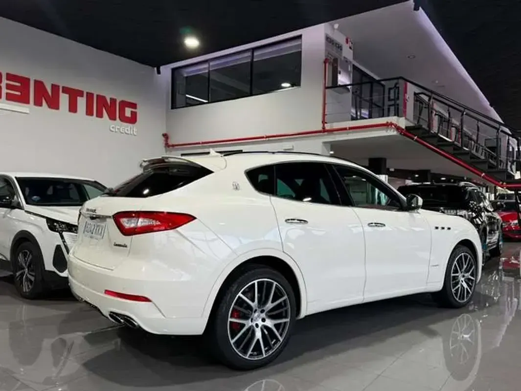 Usado Maserati Levante 349 CV (256 kW) 2018 Blanco SUV