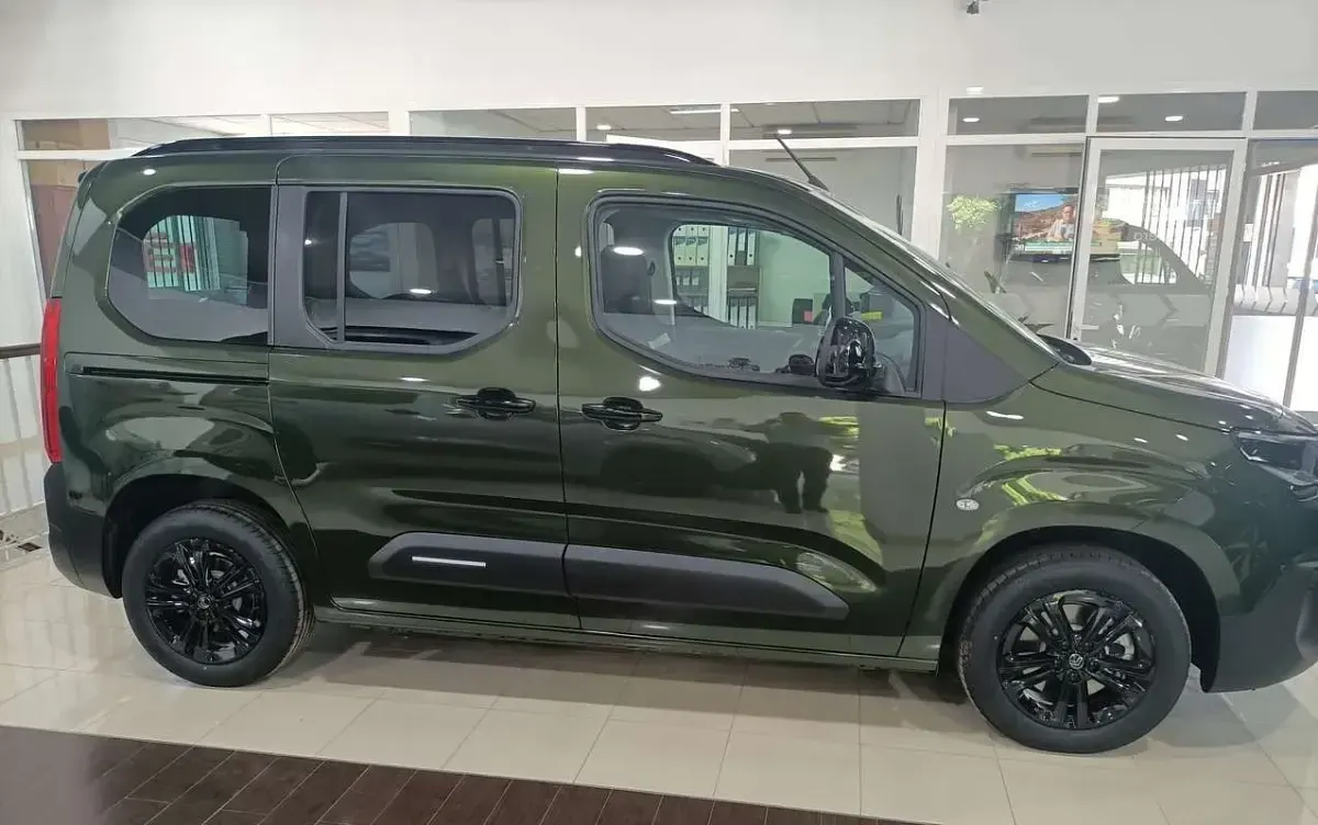 Nuevo Citroën Berlingo 102 CV (75 kW) 2026 Verde Monovolumen