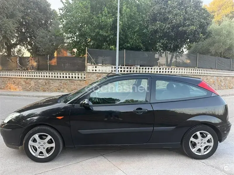 Usado Ford Focus Trend 100 CV (73 kW) 2003 Negro Berlina