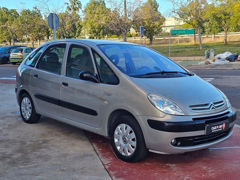 Usado Citroën Xsara Picasso Exclusive 92 CV (67 kW) 2006 Beige Monovolumen
