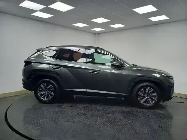 Usado Hyundai Tucson 136 CV (100 kW) 2022 Gris SUV
