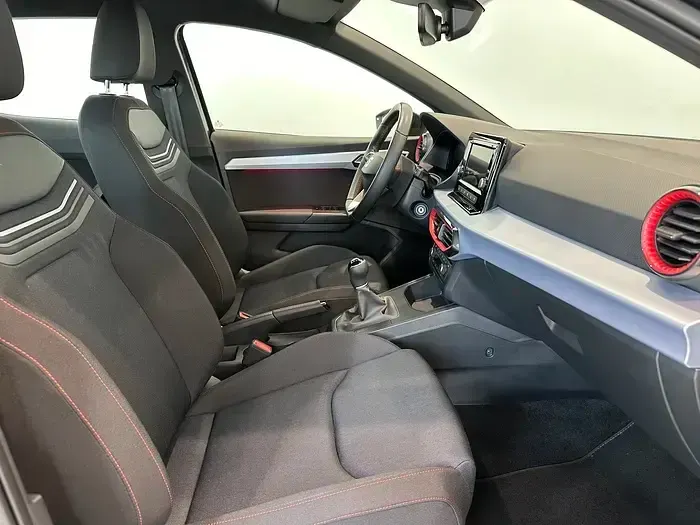 Usado Seat Ibiza FR 115 CV (84 kW) 2025 Blanco Utilitario