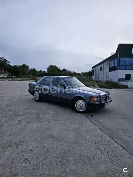 Usado Mercedes 190 75 CV (55 kW) 1986 Azul Berlina