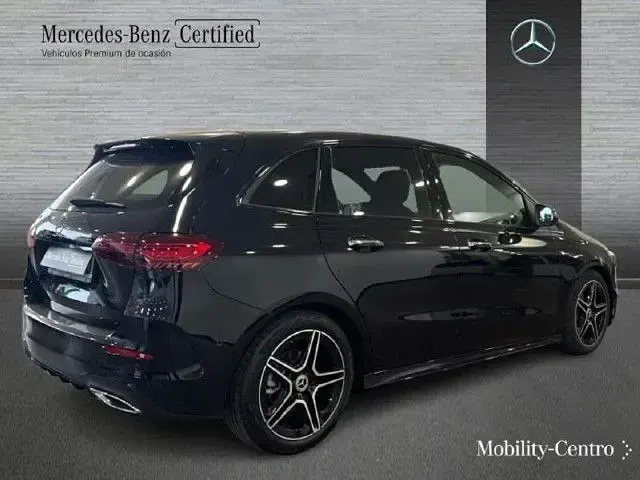 Usado Mercedes B200 150 CV (110 kW) 2023 Negro noche Utilitario