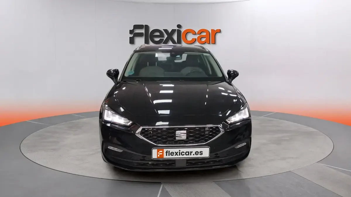 Usado Seat Leon FR 150 CV (110 kW) 2025 Negro Familiar