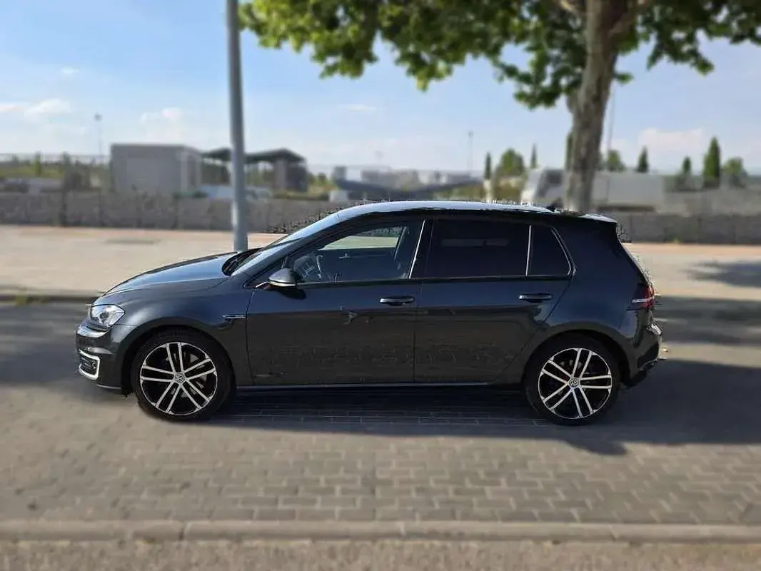 Usado VW Golf VII GTE 150 CV (110 kW) 2016 Gris Berlina