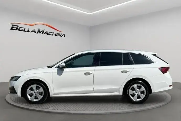 Usado Skoda Octavia Ambition 151 CV (111 kW) 2021 Amarillo Familiar
