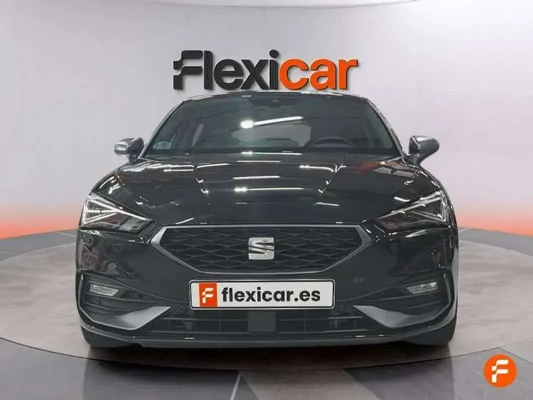 Usado Seat Leon FR 116 CV (85 kW) 2025 Negro Berlina
