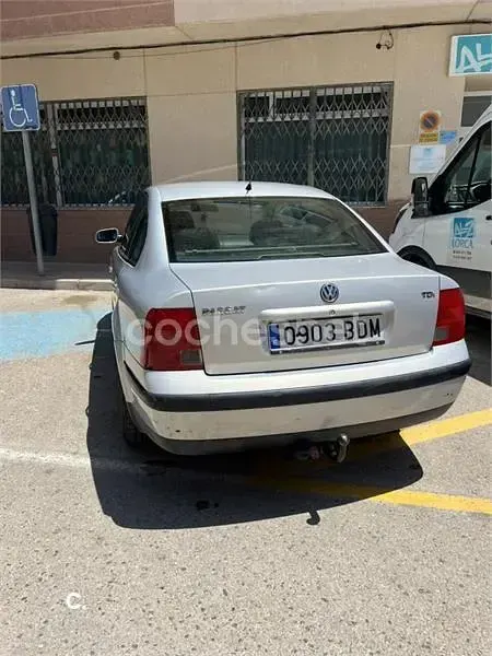 Usado VW Passat Conceptline 90 CV (66 kW) 2000 Gris / plata Berlina