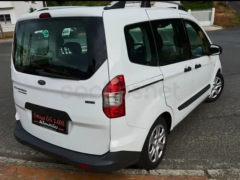 Usado Ford Tourneo Connect Trend 100 CV (73 kW) 2015 Blanco Monovolumen