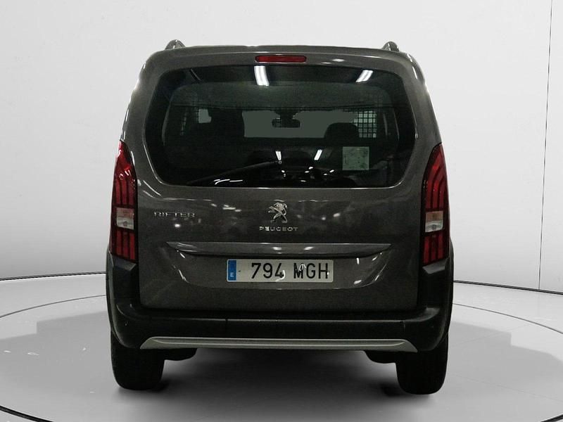 Usado Peugeot Rifter Allure 131 CV (96 kW) 2023 Gris Monovolumen