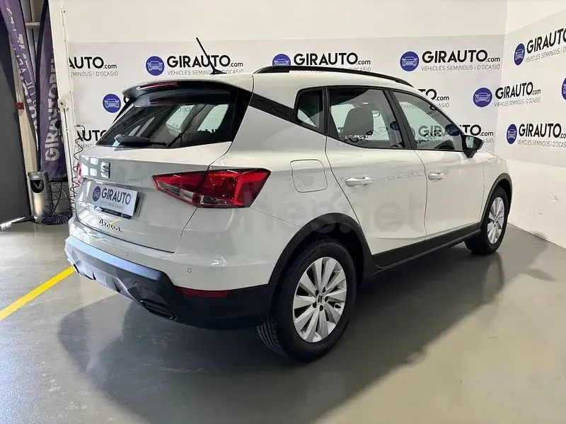 Usado Seat Arona Reference 95 CV (69 kW) 2022 Blanco SUV