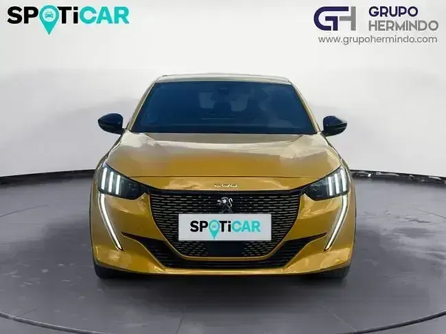Usado Peugeot e-208 GT 100 kW (136 CV) 2021 Amarillo Utilitario