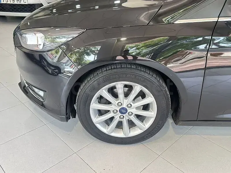 Usado Ford Focus Trend 120 CV (88 kW) 2015 Negro Familiar