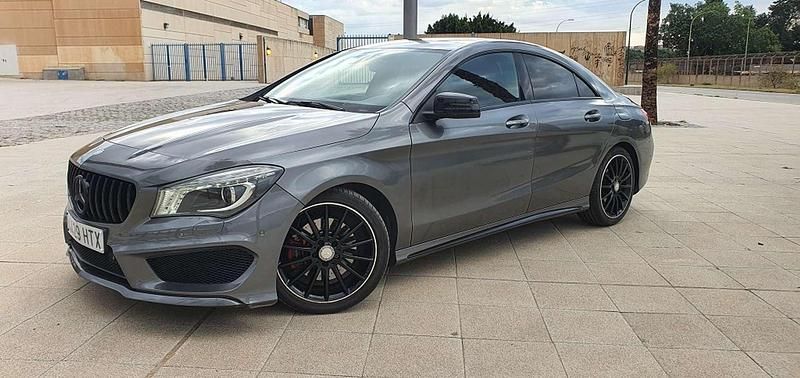 Usado Mercedes CLA220 AMG line 170 CV (125 kW) 2013 Gris / plata Berlina