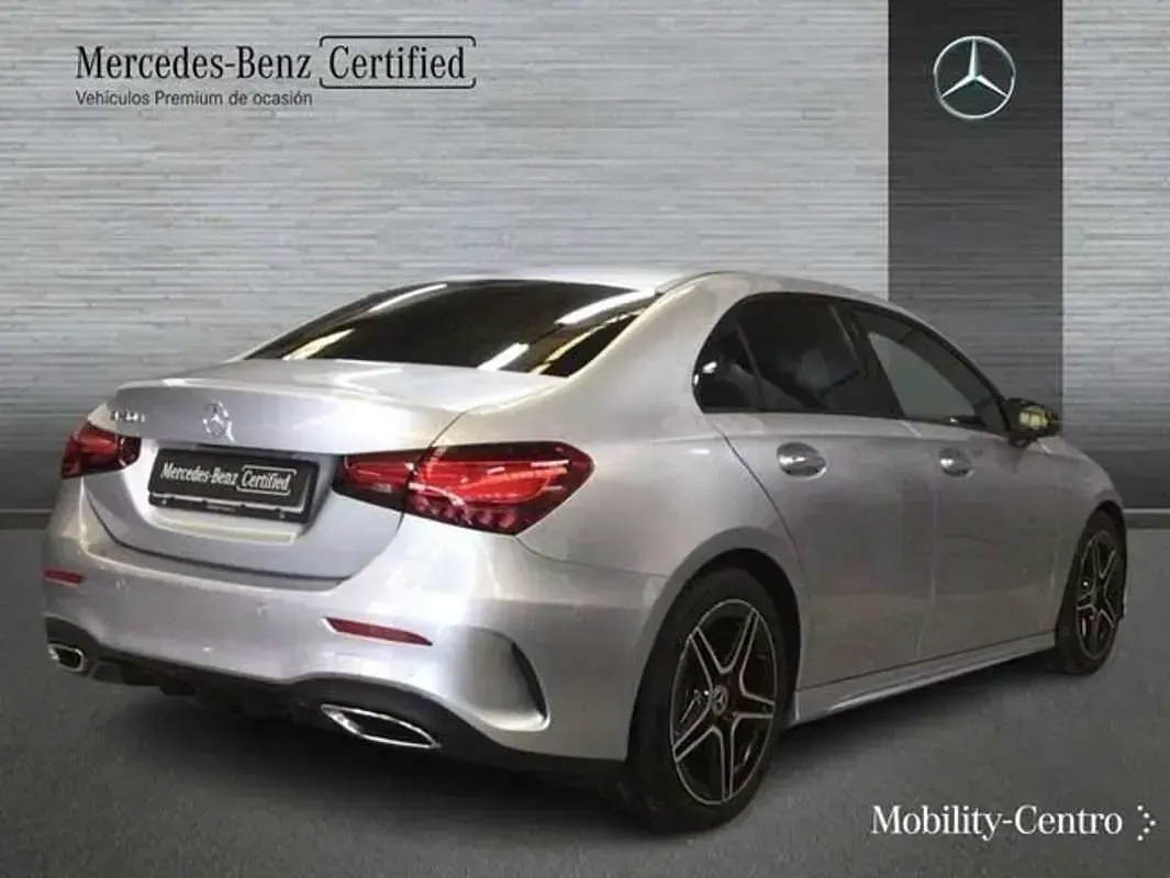 Usado Mercedes A180 109 CV (80 kW) 2025 Plateado Utilitario