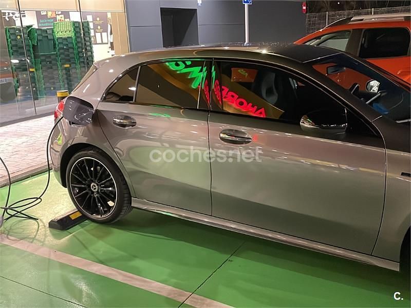 Usado Mercedes A250 218 CV (160 kW) 2021 Gris / plata Berlina