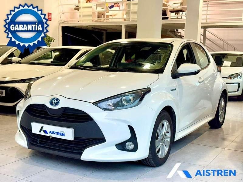 Blanco Usado 2021 Toyota Yaris Hybrid Active Utilitario | 16.350 € (Precio justo) - Imagen 1/4
