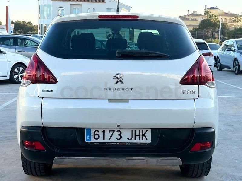 Usado Peugeot 3008 Allure 120 CV (88 kW) 2015 Blanco Familiar