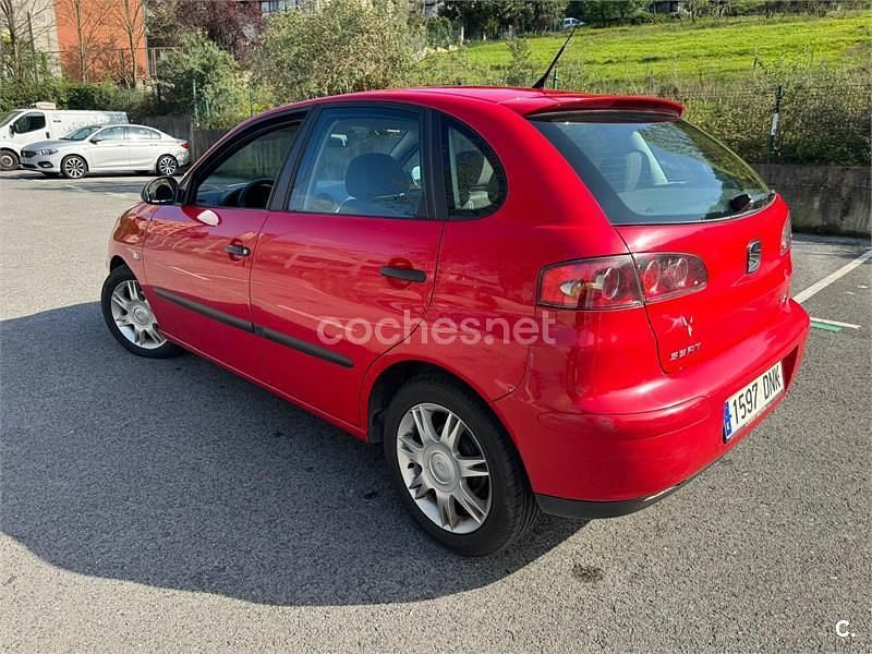 Usado Seat Ibiza Fresh 64 CV (47 kW) 2005 Rojo Utilitario