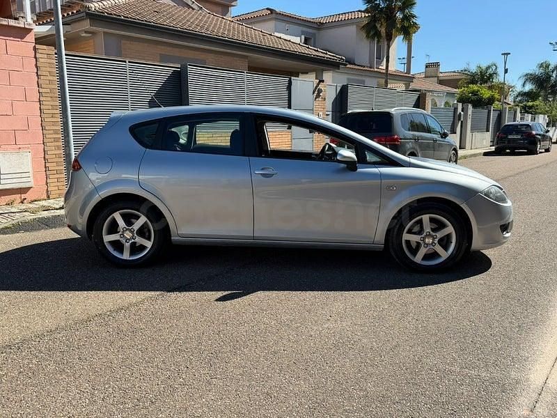 Usado Seat Leon Reference 105 CV (77 kW) 2006 Gris / plata Utilitario