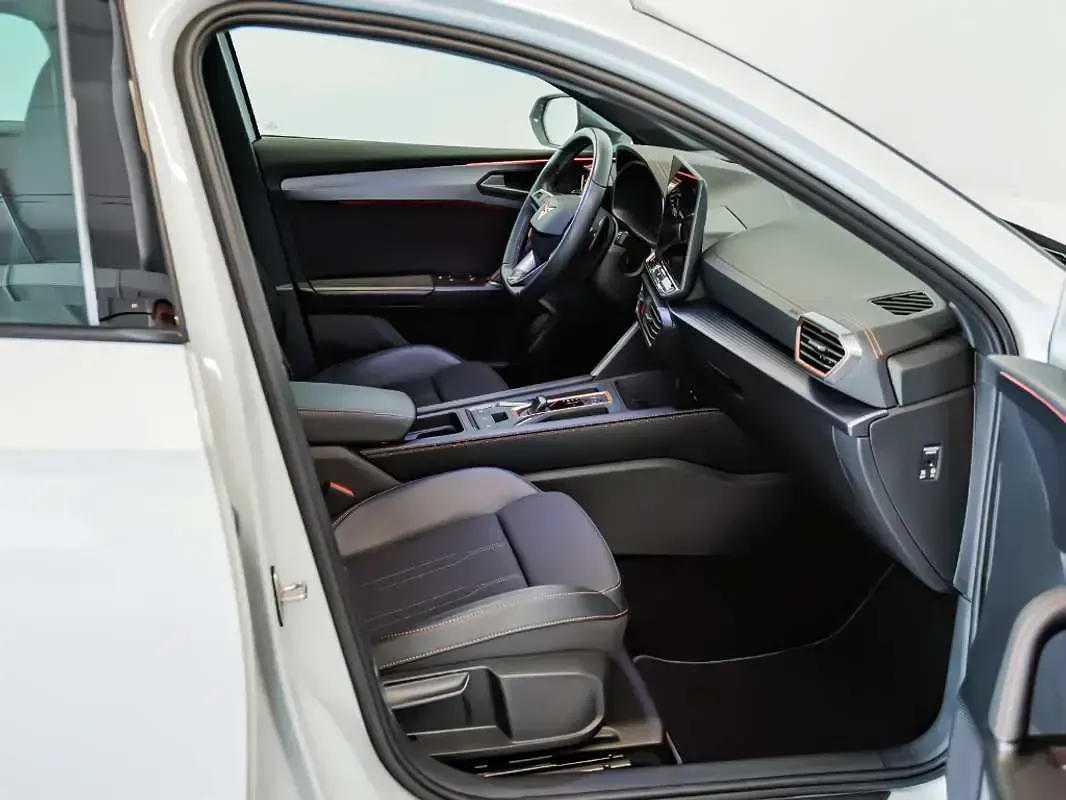 Usado Cupra Leon 150 CV (110 kW) 2025 Blanco Utilitario