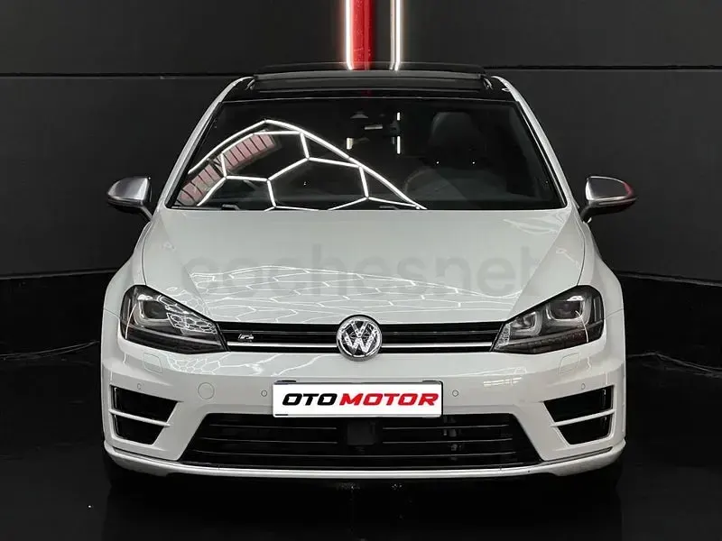Usado VW Golf VII R 300 CV (220 kW) 2016 Blanco Berlina