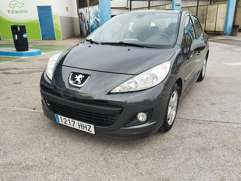 Usado Peugeot 207 Active 75 CV (55 kW) 2012 Gris / plata Berlina